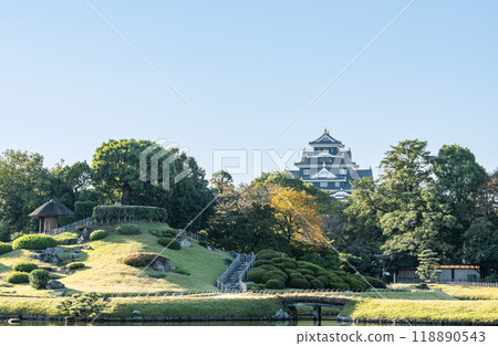 岡山縣岡山市:從日本三大名園之一的岡山後樂園眺望令和時代完成重大整修的岡山城樓 岡山縣岡山市:從日本三大名園之一的岡山後樂園眺望令和時代完成重大整修的岡山城樓 118890543