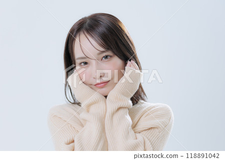 韓國風格化妝和服裝的年輕女子 韓國風格化妝和服裝的年輕女子 118891042