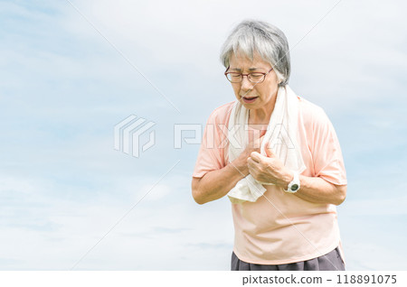 Elderly women and senior women who experience chest pains while exercising Elderly women and senior women who experience chest pains while exercising 118891075