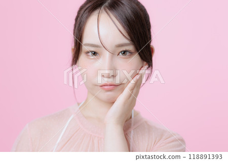 Young woman with Korean make-up Young woman with Korean make-up 118891393