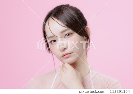 Young woman with Korean make-up Young woman with Korean make-up 118891394
