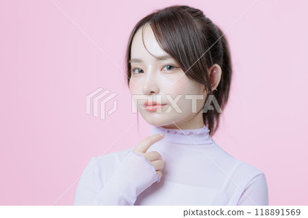 Young woman with Korean make-up 118891569