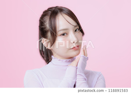 韓國化妝的年輕女子 韓國化妝的年輕女子 118891583