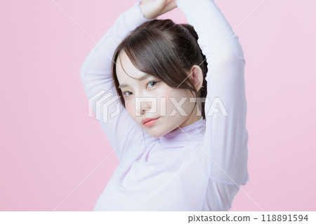 韓國化妝的年輕女子 韓國化妝的年輕女子 118891594