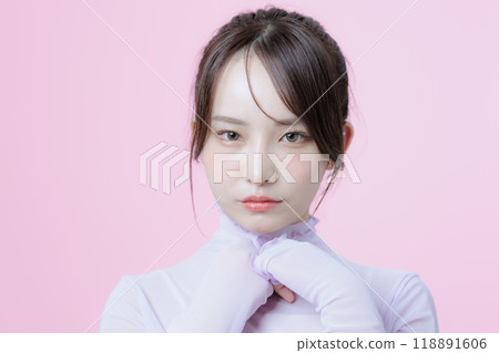 韓國化妝的年輕女子 韓國化妝的年輕女子 118891606