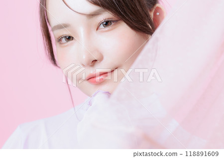 韓國化妝的年輕女子 韓國化妝的年輕女子 118891609