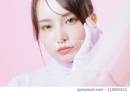韓國化妝的年輕女子 118891611