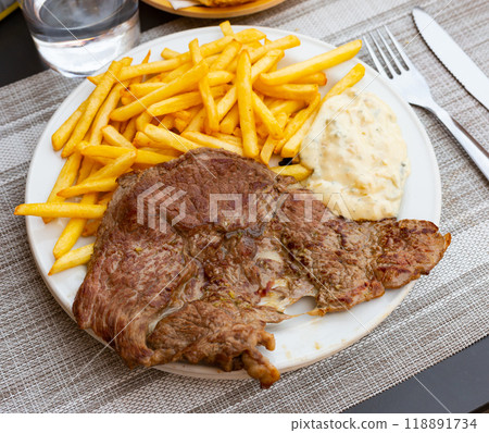 Bistec al roquefor, grilled roquefort steak 118891734