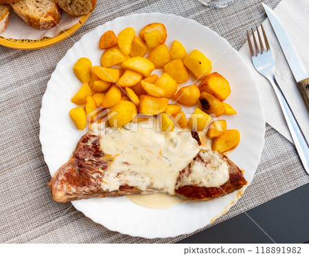 Portion of beefsteak with blue cheese sauce 118891982