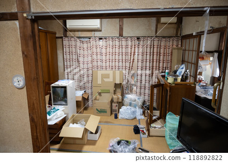 Scenery of a messy room 118892822