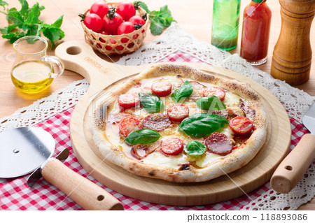 Pizza Margherita Pizza Margherita 118893086