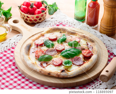 Pizza Margherita Pizza Margherita 118893097