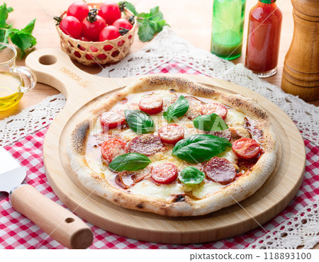 Pizza Margherita 118893100