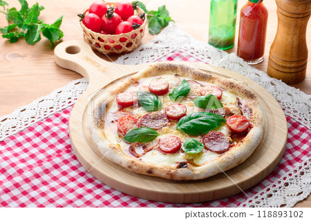 Pizza Margherita 118893102