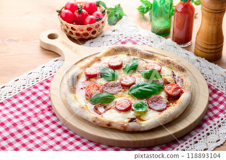 Pizza Margherita 118893104