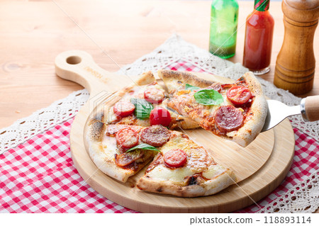 Pizza Margherita Pizza Margherita 118893114