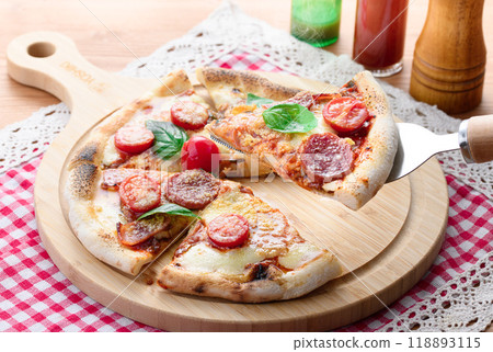 Pizza Margherita Pizza Margherita 118893115