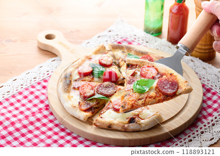 Pizza Margherita Pizza Margherita 118893121