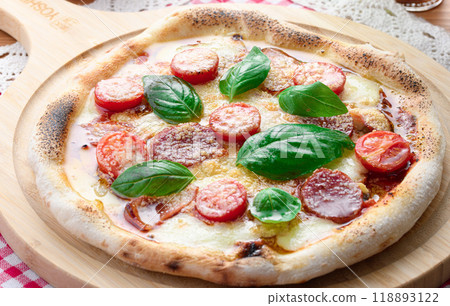 Pizza Margherita Pizza Margherita 118893122