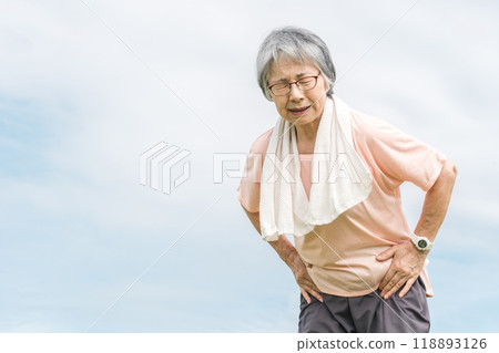 Elderly/senior Asian woman hurting her back after exercising 118893126