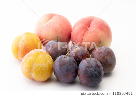 Delicious peaches, prunes and yellow plums 118893491