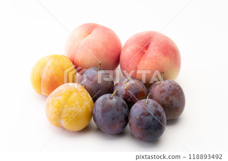 Delicious peaches, prunes and yellow plums 118893492