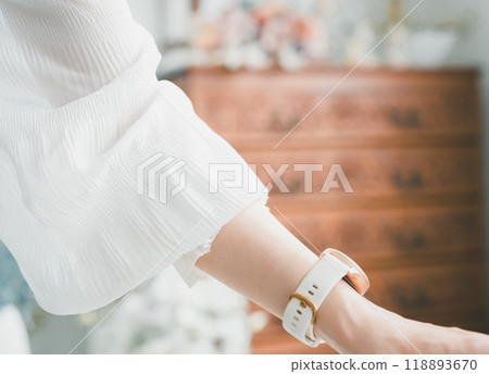 到達女性 118893670