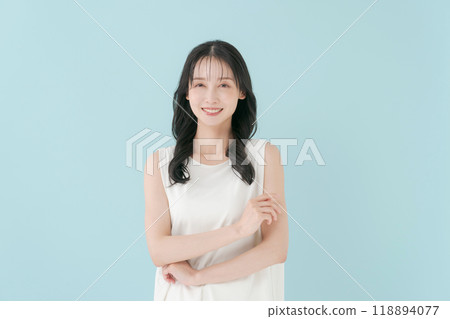 Beauty portrait of a woman in her 30s 118894077