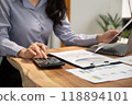 Businesswoman hand holding pen, analysis the graph with laptop at the home office for setting challenging business goals And planning to achieve the new target 118894101