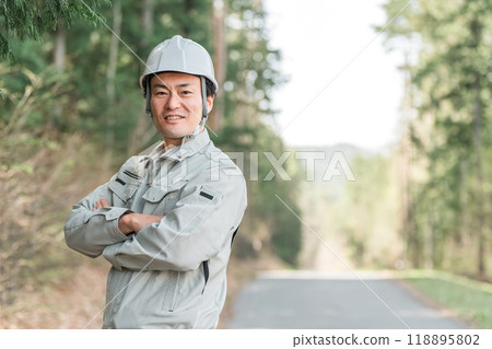 Forestry / Environmental protection / Men in work clothes at construction sites 118895802