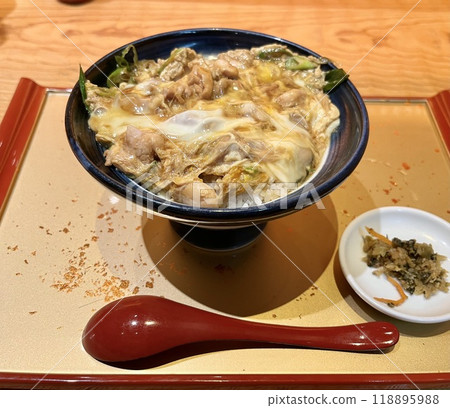 Oyakodon and pickles set 118895988