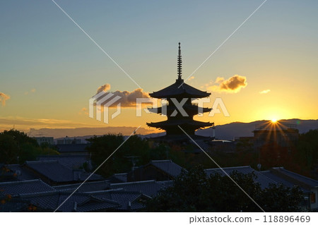 Sunset view and sunset view of Yasaka Tower in Higashiyama, Kyoto Sunset view and sunset view of Yasaka Tower in Higashiyama, Kyoto 118896469