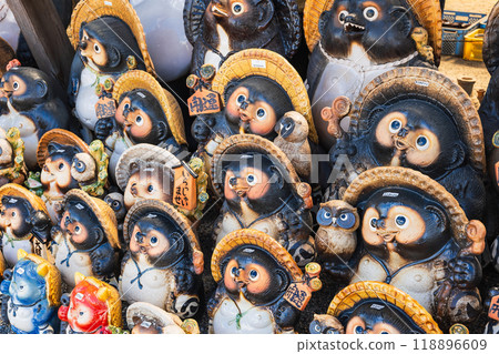 Tanuki figurine, Shigaraki 118896609