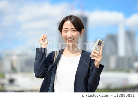 Smiling business woman Smiling business woman 118896831