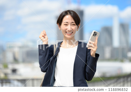 微笑的女商人 118896832