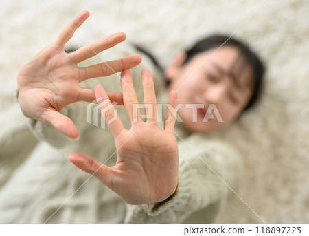 Female portrait 118897225