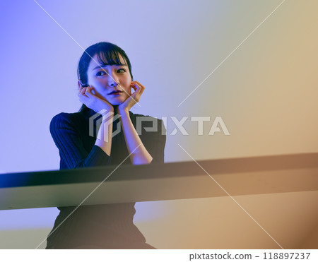 Female portrait 118897237