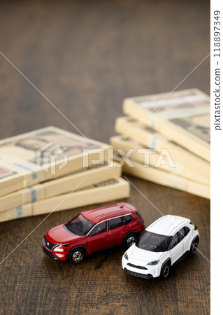 Miniature car and stack of banknotes (new banknotes) Miniature car and stack of banknotes (new banknotes) 118897349