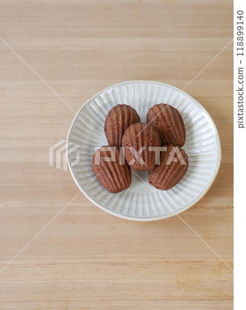 Madeleine 27 118899140