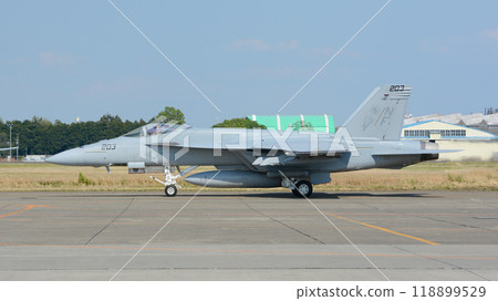 A US Navy F/A-18E Super Hornet returning to base 118899529