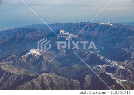 鳥瞰北阿爾卑斯山 - 從羽田機場飛往小松機場的航班 鳥瞰北阿爾卑斯山 - 從羽田機場飛往小松機場的航班 118901711