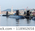 廣島縣吳市「Array烏小島」的海上自衛隊潛水艇與驅逐艦 118902658