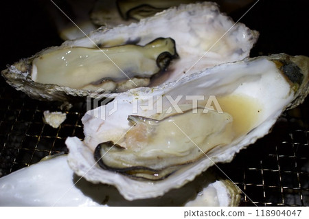 Enjoy delicious charcoal-grilled oysters from Miyagi Enjoy delicious charcoal-grilled oysters from Miyagi 118904047