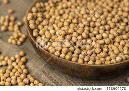 uncooked healthy grains of chickpeas porridge 118904278