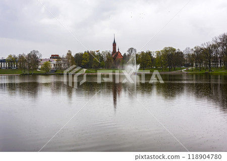 View of Druskonis lake in Druskinenkai (Lithuania) and the embankment 118904780