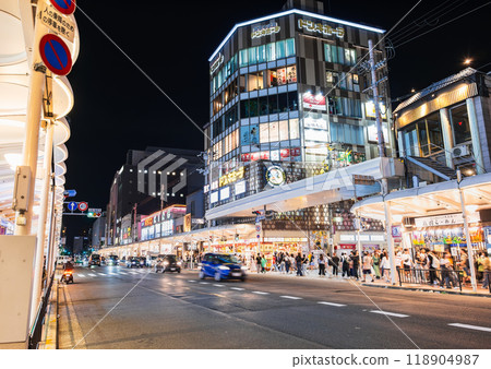 京都河原町的夜晚 118904987