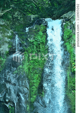 Splashes of the waterfall 118905092