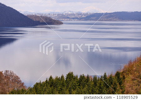 Lake Toya as seen from a forest road in Sobetsu, Hokkaido [March] 118905529