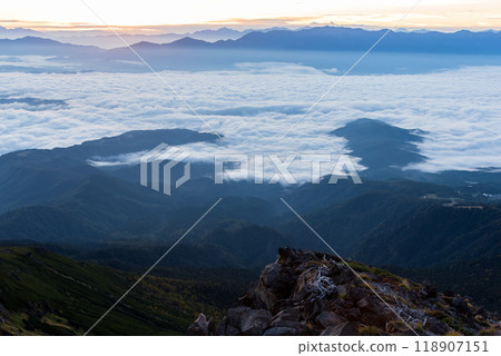 One of Japan's 100 famous mountains: Mt. Ontake in autumn - Morning run-up 118907151