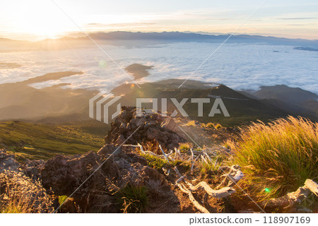 One of Japan's 100 famous mountains: Mt. Ontake in autumn - Morning run-up One of Japan's 100 famous mountains: Mt. Ontake in autumn - Morning run-up 118907169